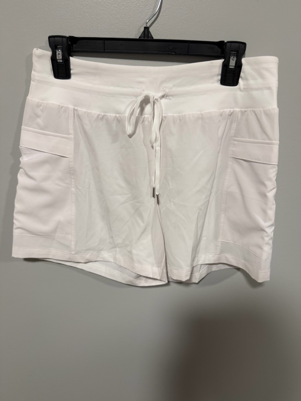 Calia White Athletic Shorts Medium Drawstring Pocket Activewear NWOT